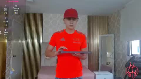kyler_tay online show from June 18, 11:47 am