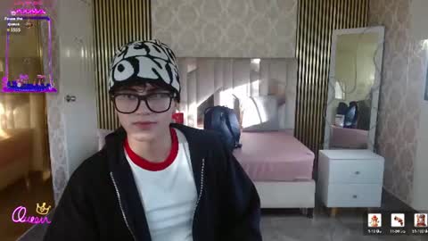 kyler_tay online show from June 20, 11:46 am