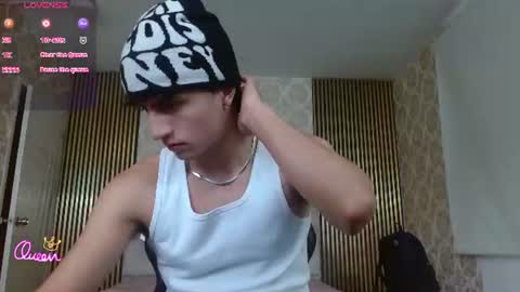 kyler_tay online show from June 27, 11:37 am