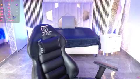 kyler_tay online show from July 13, 11:46 am