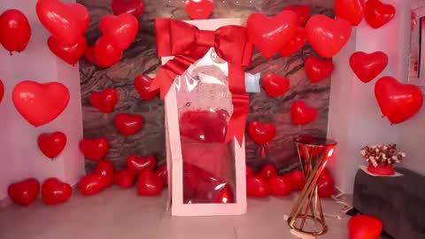 Snapshot of kylie_cooper chatting on February 14, 2:23 pm Kylie online show from February 14, 2:23 pm