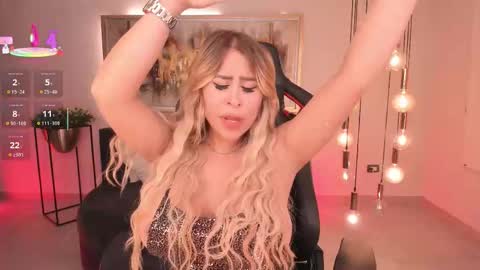 Snapshot of kylie_cooper chatting on September 16, 3:02 pm Kylie online show from September 16, 3:02 pm