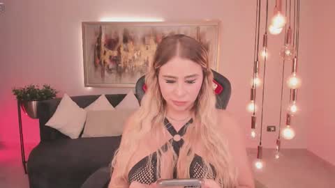 Snapshot of kylie_cooper chatting on September 21, 12:18 pm Kylie online show from September 21, 12:18 pm