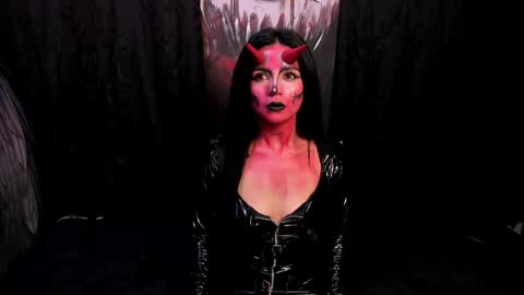 Snapshot of kylie_foxx1 chatting on October 17, 10:34 pm submissive demon Please help me to reach 500 thumbs up online show from October 17, 10:34 pm