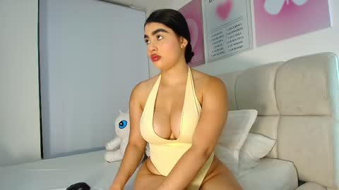 kylie jenn2 online show from May 28, 5:49 am