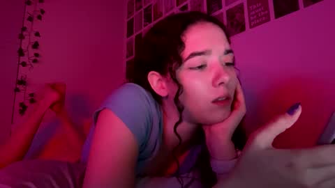 Snapshot of kylieexoxoxo2432 chatting on January 7, 4:50 am Kylie online show from January 7, 4:50 am