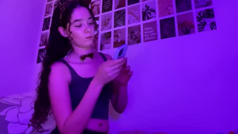 Snapshot of kylieexoxoxo2432 chatting on January 17, 5:21 am Kylie online show from January 17, 5:21 am