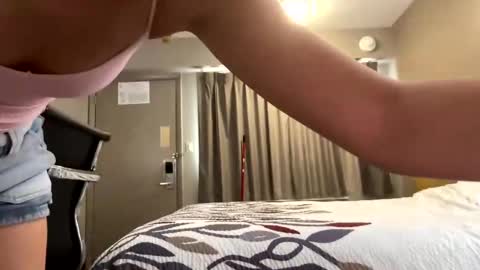 Snapshot of kylieexoxoxo2432 chatting on September 21, 4:41 pm Kylie online show from September 21, 4:41 pm