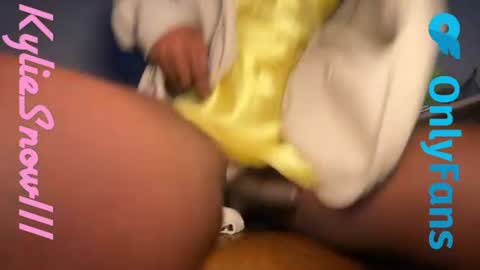 Kylie Snow online show from June 25, 2:43 pm