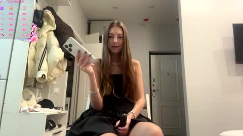 Snapshot of kymberlyrosenlof chatting on May 4, 1:34 am Selena online show from May 4, 1:34 am