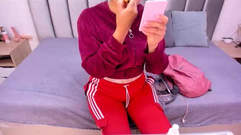 Snapshot of kyra_right chatting on October 27, 12:09 pm Emily  Laila  online show from October 27, 12:09 pm