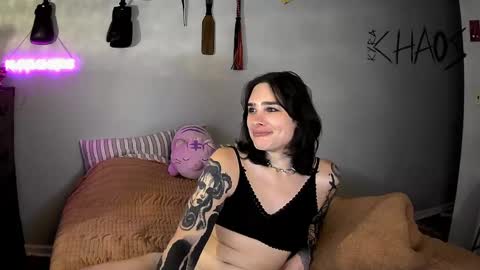 Snapshot of kyrachaos chatting on May 18, 4:07 am Kyra Chaos online show from May 18, 4:07 am