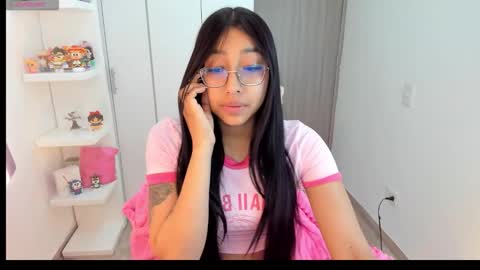 Snapshot of kyy_isa chatting on October 17, 4:26 am IG online show from October 17, 4:26 am