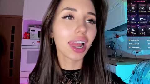 Snapshot of l1tww chatting on February 5, 11:28 pm Malika online show from February 5, 11:28 pm