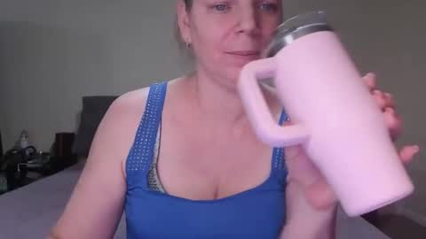 Snapshot of l4dyc4pricorn76 chatting on February 11, 12:21 pm l4dyc4pricorn76 online show from February 11, 12:21 pm