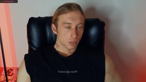 Snapshot of l_adonis_l chatting on April 26, 6:44 am Adonis online show from April 26, 6:44 am