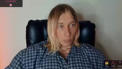 Snapshot of l_adonis_l chatting on May 2, 8:41 am Adonis online show from May 2, 8:41 am