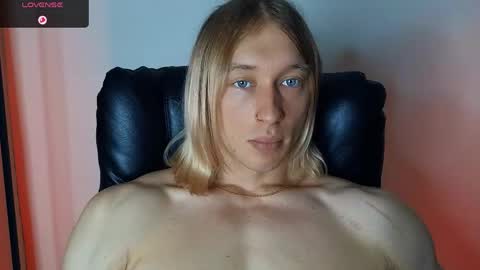 Snapshot of l_adonis_l chatting on May 11, 10:32 am Adonis online show from May 11, 10:32 am
