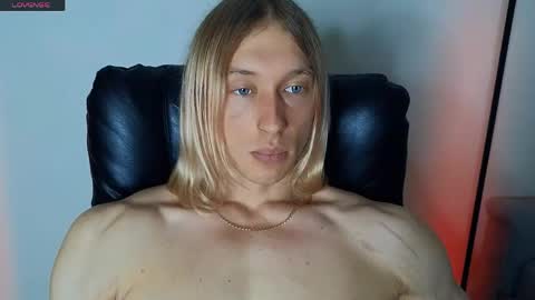 Snapshot of l_adonis_l chatting on May 19, 10:32 am Adonis online show from May 19, 10:32 am