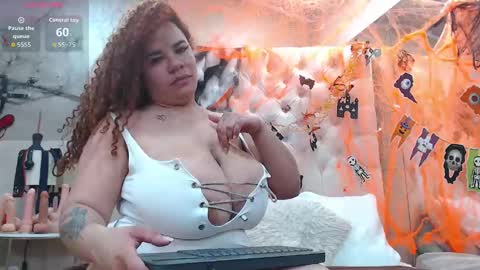 Snapshot of la_crespa_x chatting on October 6, 12:35 pm la crespa x online show from October 6, 12:35 pm