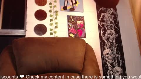 Snapshot of la_femme_fatale_ chatting on December 29, 2:27 am Hanna FREE ONLYFANS online show from December 29, 2:27 am
