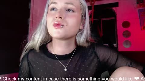 Snapshot of la_femme_fatale_ chatting on January 12, 5:13 am Hanna FREE ONLYFANS online show from January 12, 5:13 am