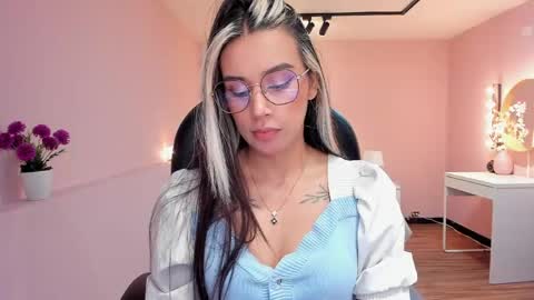 T A T I A N A online show from May 26, 11:39 am