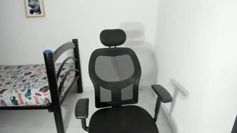 la_pequena_culona online show from March 17, 6:00 pm