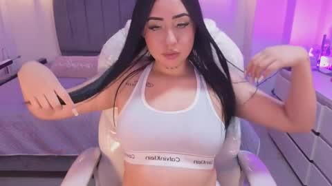  L A R A   online show from May 29, 8:51 pm