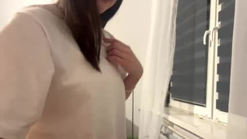 Emma online show from May 2, 9:31 pm