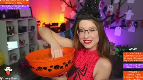 Lacey Bloom online show from October 31, 1:39 am