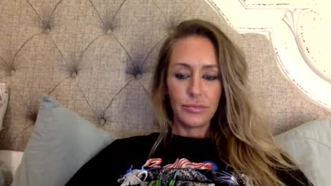 Snapshot of laceylayne96 chatting on May 22, 3:46 am laceylayne96 online show from May 22, 3:46 am