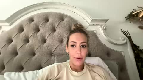 Snapshot of laceylayne96 chatting on May 26, 2:13 pm laceylayne96 online show from May 26, 2:13 pm