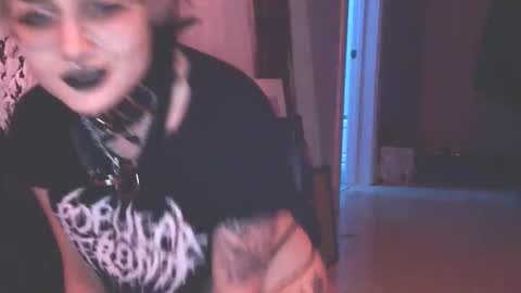 Snapshot of laceymarievelutina chatting on April 4, 4:55 am Lacey-Marie online show from April 4, 4:55 am