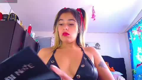 Snapshot of lacolombiana_bitch chatting on July 10, 8:11 pm Valentina online show from July 10, 8:11 pm