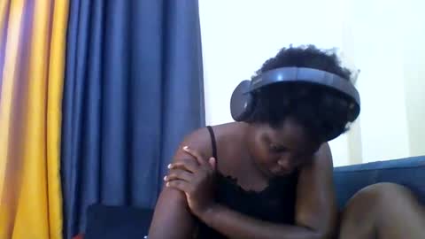 Snapshot of ladar_ chatting on February 3, 3:59 am vida online show from February 3, 3:59 am