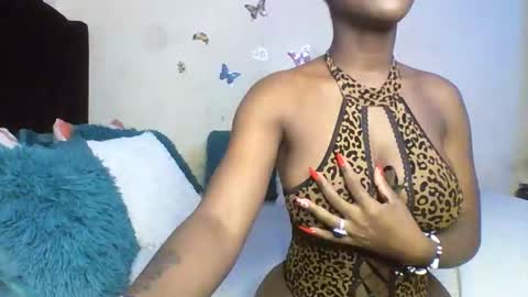 Snapshot of ladasha_montaz chatting on February 23, 7:28 am ladasha online show from February 23, 7:28 am