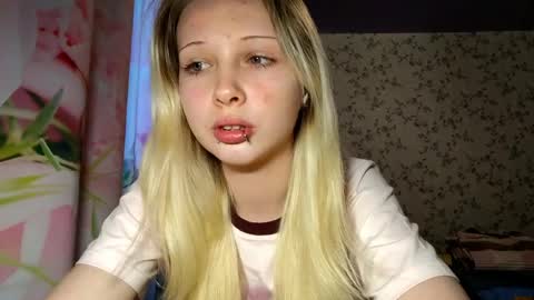 Snapshot of ladawnloser chatting on May 15, 9:16 am Lada online show from May 15, 9:16 am