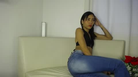 Snapshot of ladies_studio chatting on March 29, 11:05 pm ladies_studio online show from March 29, 11:05 pm