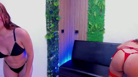Snapshot of ladies_wallen chatting on May 19, 2:29 am ladies_wallen online show from May 19, 2:29 am