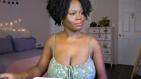 Snapshot of ladiosa_selene chatting on May 22, 1:35 am La Diosa Selene online show from May 22, 1:35 am