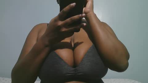 lady_dearra online show from February 19, 2:51 am