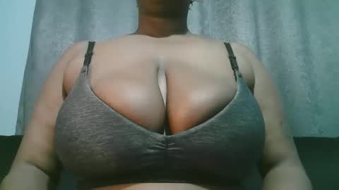 Snapshot of lady_dearra chatting on April 21, 1:53 am lady_dearra online show from April 21, 1:53 am