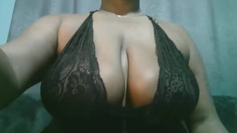 Snapshot of lady_dearra chatting on April 25, 4:59 am lady_dearra online show from April 25, 4:59 am