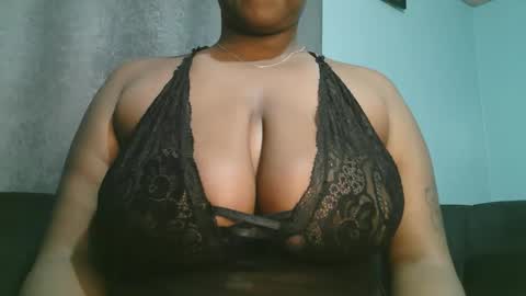 Snapshot of lady_dearra chatting on May 5, 12:18 am lady_dearra online show from May 5, 12:18 am