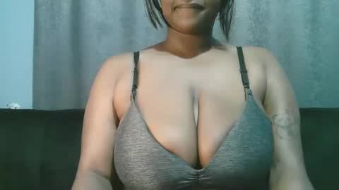 Snapshot of lady_dearra chatting on May 16, 3:03 am lady_dearra online show from May 16, 3:03 am