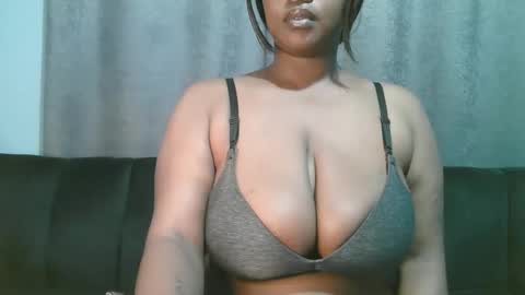 Snapshot of lady_dearra chatting on May 17, 2:53 am lady_dearra online show from May 17, 2:53 am