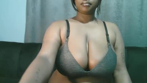 Snapshot of lady_dearra chatting on May 18, 3:02 am lady_dearra online show from May 18, 3:02 am