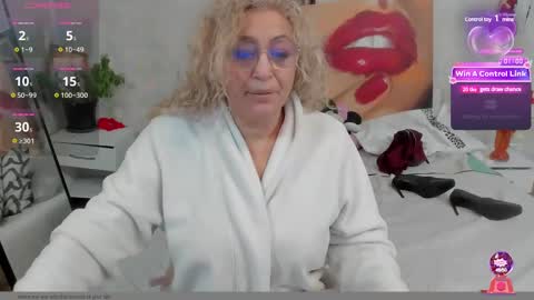 Snapshot of lady_dy4u chatting on February 14, 7:38 am diana online show from February 14, 7:38 am