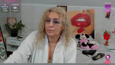 Snapshot of lady_dy4u chatting on February 17, 10:07 am diana online show from February 17, 10:07 am